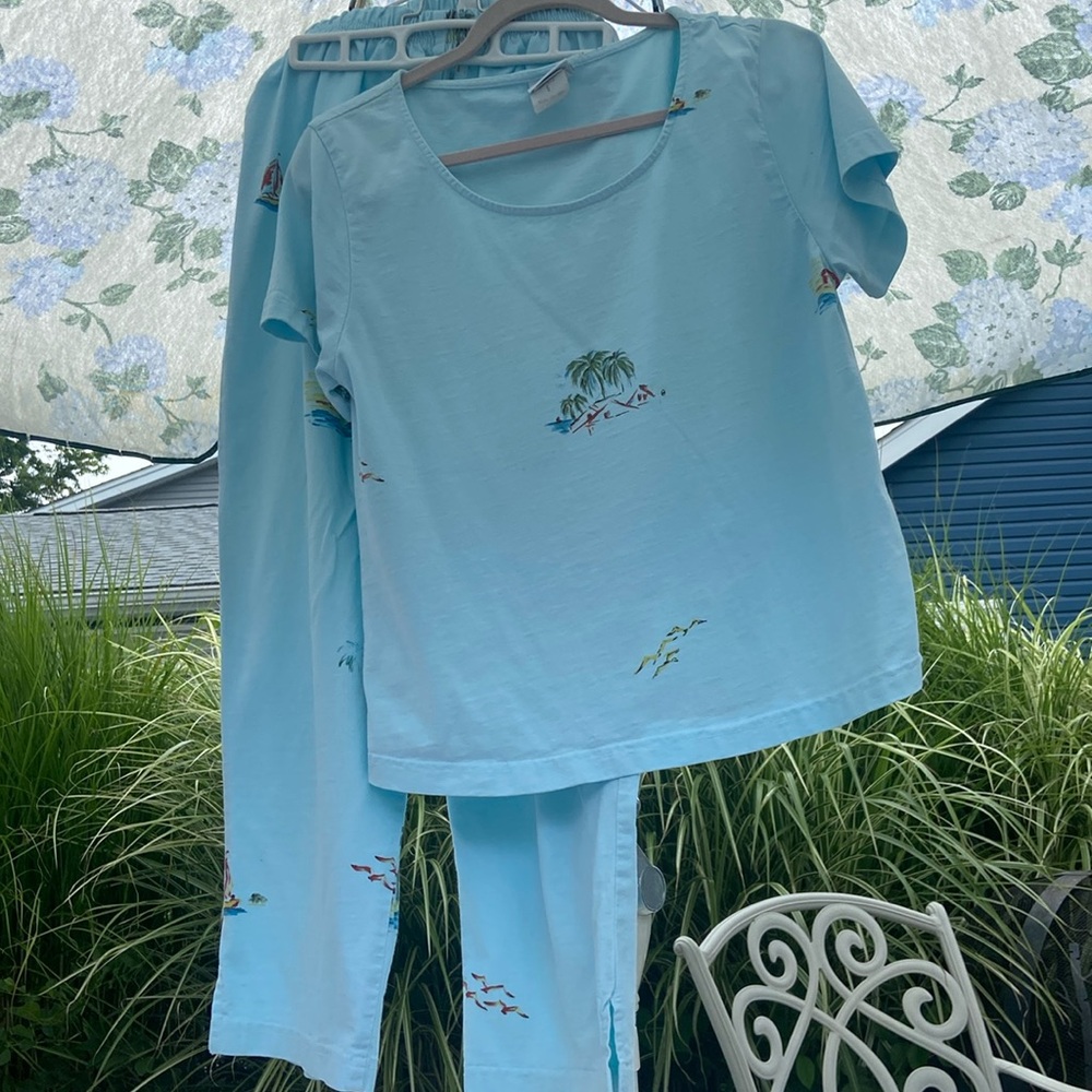 EUC 100% Cotton 2 piece Tee & cropped pant beach 🏝️ outfit. Worn once